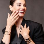 Francesca Chillemi Instagram – Gold day with my @bvlgari 💫 
#adv #bulgari #bulgarijewelry #Serpenti