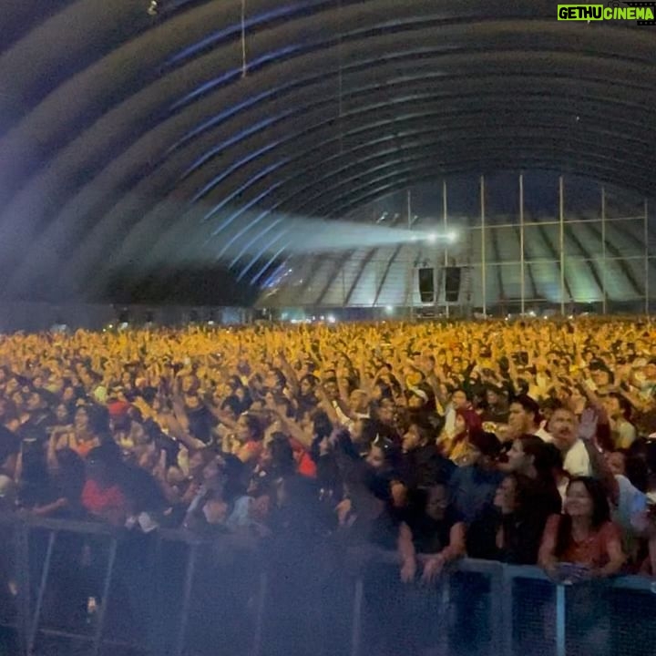 Francini Amaral Instagram - Gracias Lima 🇵🇪❤️ Fueron dos shows maravillosos… aún estoy asimilando todo lo que vivimos este fin de semana 😱 que manera de pasarlo bien Dios mío… Más de 30.000 personas presentes en nuestro regreso a Peru 🇵🇪 … fue mágico! Gracias a todos por el cariño… Para la gente que no pudo conseguir sus entradas, les puedo decir que pronto estaremos informándoles de las nuevas fechas … así que atentos a nuestras redes sociales 👀♥️ @grupoaxebahia #gracias #axebahia #axebahia20años #giraaxebahia #axebahialovers