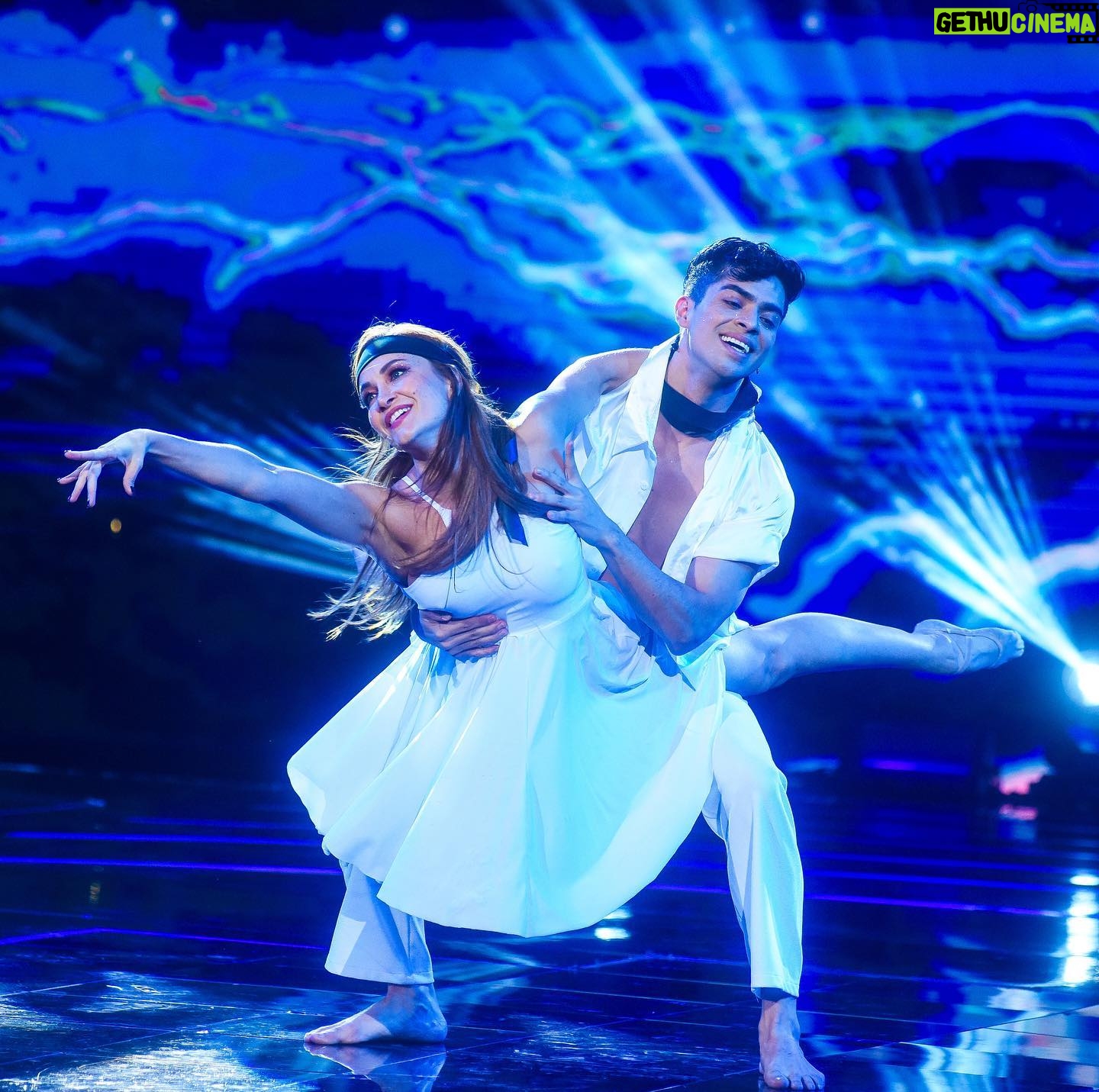Francini Amaral Instagram - Bailar es arte… El baile es cambiar salidas por ensayos… Es caer y levantarse… Es entregar toda tu alma en el escenario… Es conectarse con la música… Entre otras cosas… Pero es y siempre será mi vida … Mi partner @daviidsaez #aquisebaila #bailar #dancerlover #dancerlifestyle
