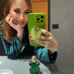 Francini Amaral Instagram - Llegando a casa post evento de lanzamiento del nuevo perfume de Tous. Empecemos por el color del frasco… verde! Mi color favorito… Huele a pera, jazmín, vainilla…Mis notas favoritas… 💚 Que tipo de perfume te gusta? #tousperfumes #theemeraldelixir #perfumesgourmand #perfumelovers
