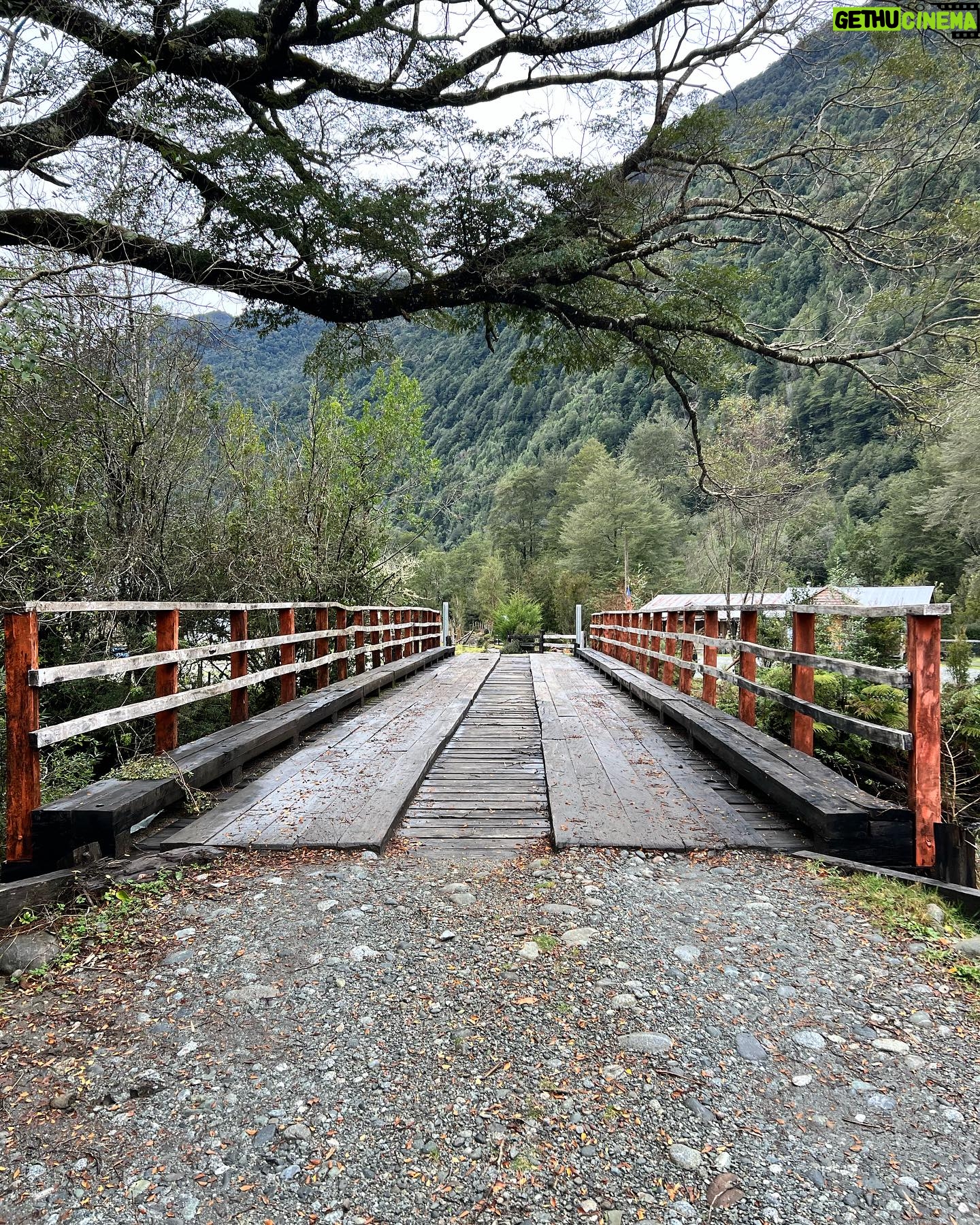 Francini Amaral Instagram - Rifa de parcela en Carretera Austral ❤️ Por solo 20.000 pesos podrás tener esta hermosa parcela en primera línea… con una vista maravillosa y un entorno soñado 💙… Les dejo el Instagram de la rifa para que vean toda la información… @tuparcelaencarreteraaustral Look: suéter @shein_chile código 12694534 Código de descuento : FRANCINIAMARAL #rifaencarreteraaustral #rifaparcela #carreteraaustral #hualaihue #SHEIN #SHEINforAll #invierno