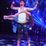 Francini Amaral Instagram - Me han preguntado porque me gusta bailar… Porque cuando bailo mi alma vuela…me conecto, vibro, me llena… Y es por eso que entre al programa… la coreografía de hoy la senti, la lloré, me emocioné… y mucho… gracias @daviidsaez por regalarme este momento único! Espero que les guste ♥️ Coach: @rosita.piulats Vestuario: @victormc_queen @__andreacastro #aquisebaila #shallow #adagio #dancers #dancerlover #bailandoconelalma