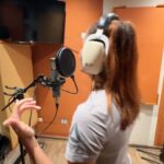 Francini Amaral Instagram - Adiós Abril! En lo personal fue un mes de mierd@ pero en lo profesional fue un mes maravilloso!!! La canción nueva que estamos a punto de sacar con @grupoaxebahia me tiene muy emocionada y está siendo mi motor para seguir adelante… Se viene tb cambio de casa. 🫶🏼 Que me tiene muy emocionada… cambio de vida, cambio de chip … Hay que dejar fluir…