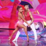 Francini Amaral Instagram - Noche de Cha cha 🩷 Hoy después de Teletrece bailaremos con mi partner @daviidsaez para que nos vean !!! Etiquétenme para poder hacerles RT … Espero que les guste🩷 Coreografía: @rosita.piulats Vestuario: @victormc_queen @__andreacastro #aquisebaila #chacha #canal13 @aquisebaila13
