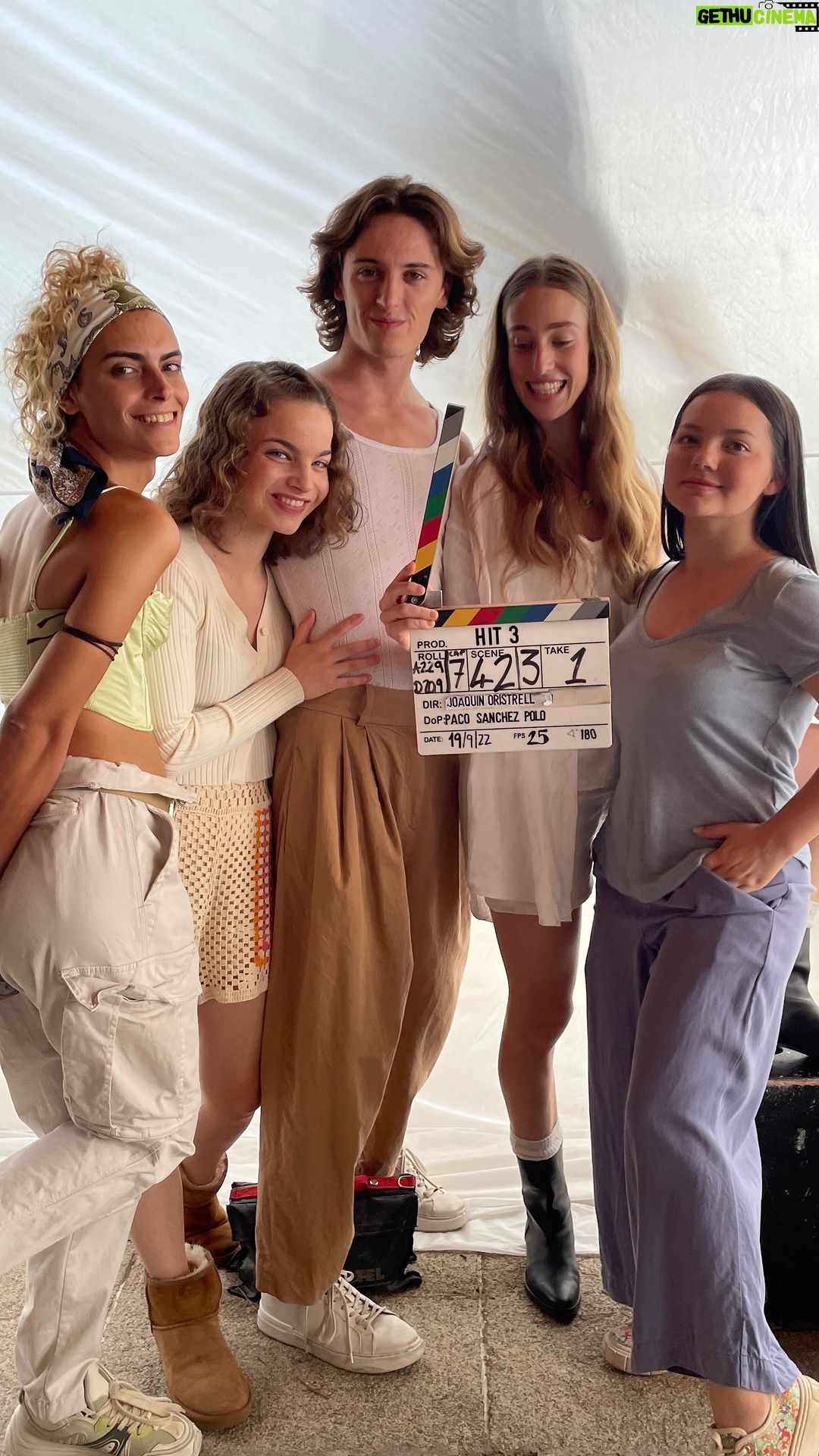 Francisca Aronsson Instagram - 🇪🇸TRAILER OFICIAL @hit_tve tercera temporada.Pronto por @rtve (Televisión Española) Los que desean ver el primer capítulo de esta nueva temporada en exclusiva se realizará una función el 14 de marzo en el @festivalmalaga . Nos vemos ahí!!❤️🥰 Pueden adquirir sus entradas en la página web del festival. @hit_tve @rtve @grupo_ganga España