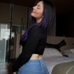 Francisca Aronsson Instagram – Vivimos en un mundo donde vibra más un teléfono que un corazón… :(💜