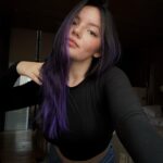 Francisca Aronsson Instagram – Vivimos en un mundo donde vibra más un teléfono que un corazón… :(💜
