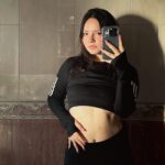 Francisca Aronsson Instagram - Antes de partir al gym, foticos al natural sin make up y despeinada para sentirme una diosa antes de partir… 😂🖤. Ehhh mi conjunto de @adidaspe ??? Es maravilloso. Amo este look !!! #creadoconadidas #publicidad