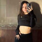 Francisca Aronsson Instagram - Antes de partir al gym, foticos al natural sin make up y despeinada para sentirme una diosa antes de partir… 😂🖤. Ehhh mi conjunto de @adidaspe ??? Es maravilloso. Amo este look !!! #creadoconadidas #publicidad