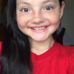 Francisca Aronsson Instagram - Ayyyyy porque serán así los hombres ? Nunca se dan cuenta de nada… 😂 🎬 frase de Danielita con 8 AÑOS! Jajajajajaa esta niña no se equivocaba. Chicas, se sienten identificadas con Danielita? #AFHS @americatelevision