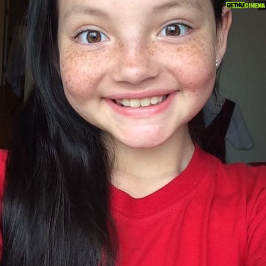 Francisca Aronsson Instagram - Ayyyyy porque serán así los hombres ? Nunca se dan cuenta de nada… 😂 🎬 frase de Danielita con 8 AÑOS! Jajajajajaa esta niña no se equivocaba. Chicas, se sienten identificadas con Danielita? #AFHS @americatelevision