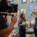 Francisca Aronsson Instagram - Tener la oportunidad de participar en la serie mexicana La Lola, ha sido un gran aprendizaje que llevo en mi corazón. Desde que llegué, la producción, los técnicos(as) y mis compañeros de escena me acogieron como una más del equipo. Ha sido una experiencia positiva, gratificante y he crecido personal y profesionalmente mucho, y me llevo mi “nuevo acento” mexicano para contar nuevas historias. ¡¡¡No dejen de ver LaLOLA por Vix @vix !!!. Aparte de reír y relajarse se darán una oportunidad para reflexionar sobre temas actuales. Cada episodio va ayudar a comprendernos mejor entre nosotros y nosotras, desde la mirada masculina de lo que siente una mujer, cuestionándonos roles y estereotipos de género a través del humor y la interpretación de un gran elenco. @barbaraderegil @analo @anaceliaurquidi @joshuamintzoficial y muchos talentos más 🥰 📸: @vix #LaLola #Sol #Serie #Vix #comedia