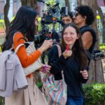 Francisca Aronsson Instagram - Tener la oportunidad de participar en la serie mexicana La Lola, ha sido un gran aprendizaje que llevo en mi corazón. Desde que llegué, la producción, los técnicos(as) y mis compañeros de escena me acogieron como una más del equipo. Ha sido una experiencia positiva, gratificante y he crecido personal y profesionalmente mucho, y me llevo mi “nuevo acento” mexicano para contar nuevas historias. ¡¡¡No dejen de ver LaLOLA por Vix @vix !!!. Aparte de reír y relajarse se darán una oportunidad para reflexionar sobre temas actuales. Cada episodio va ayudar a comprendernos mejor entre nosotros y nosotras, desde la mirada masculina de lo que siente una mujer, cuestionándonos roles y estereotipos de género a través del humor y la interpretación de un gran elenco. @barbaraderegil @analo @anaceliaurquidi @joshuamintzoficial y muchos talentos más 🥰 📸: @vix #LaLola #Sol #Serie #Vix #comedia