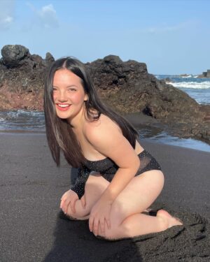 Francisca Aronsson Instagram - De mis viajes preferidos 💛 
Ahora que se acaba el año y miro atrás, me siento feliz de coleccionar momentos inolvidables 💋💫… love you La Palma 🌴 espero volver prontiiito a disfrutar de sus playas y gente. 
 Que planes para mañana 24 de Dic!?😍 y de que país me escriben??