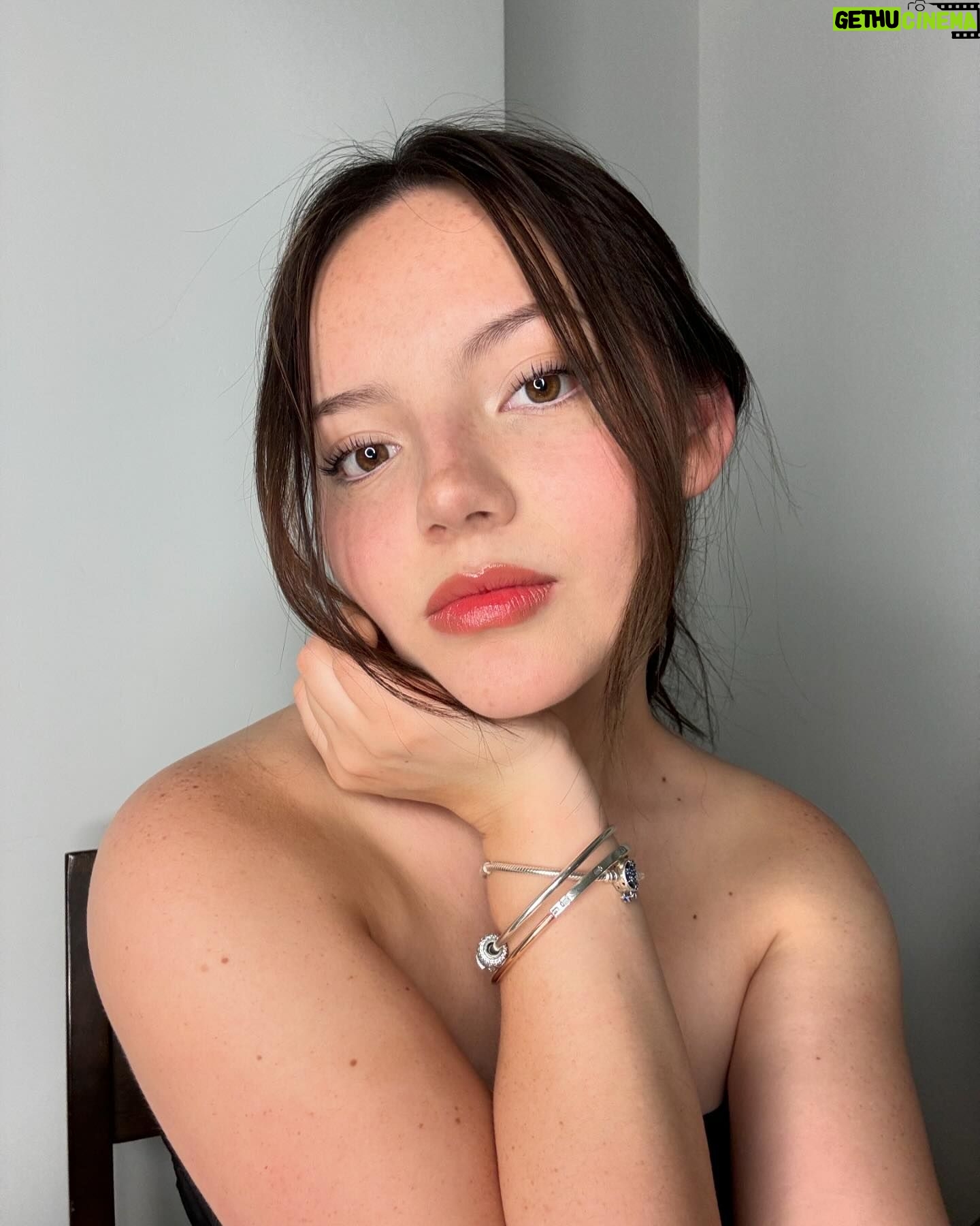 Francisca Aronsson Instagram - Voy a resumir el mes de Marzo en emojis: π¬ππ»π₯³πͺπ«‘π€¦π»ββοΈπ
πΌπ©π»ββ€οΈβπ¨π» π€ πββοΈ βοΈ π©βπ» .