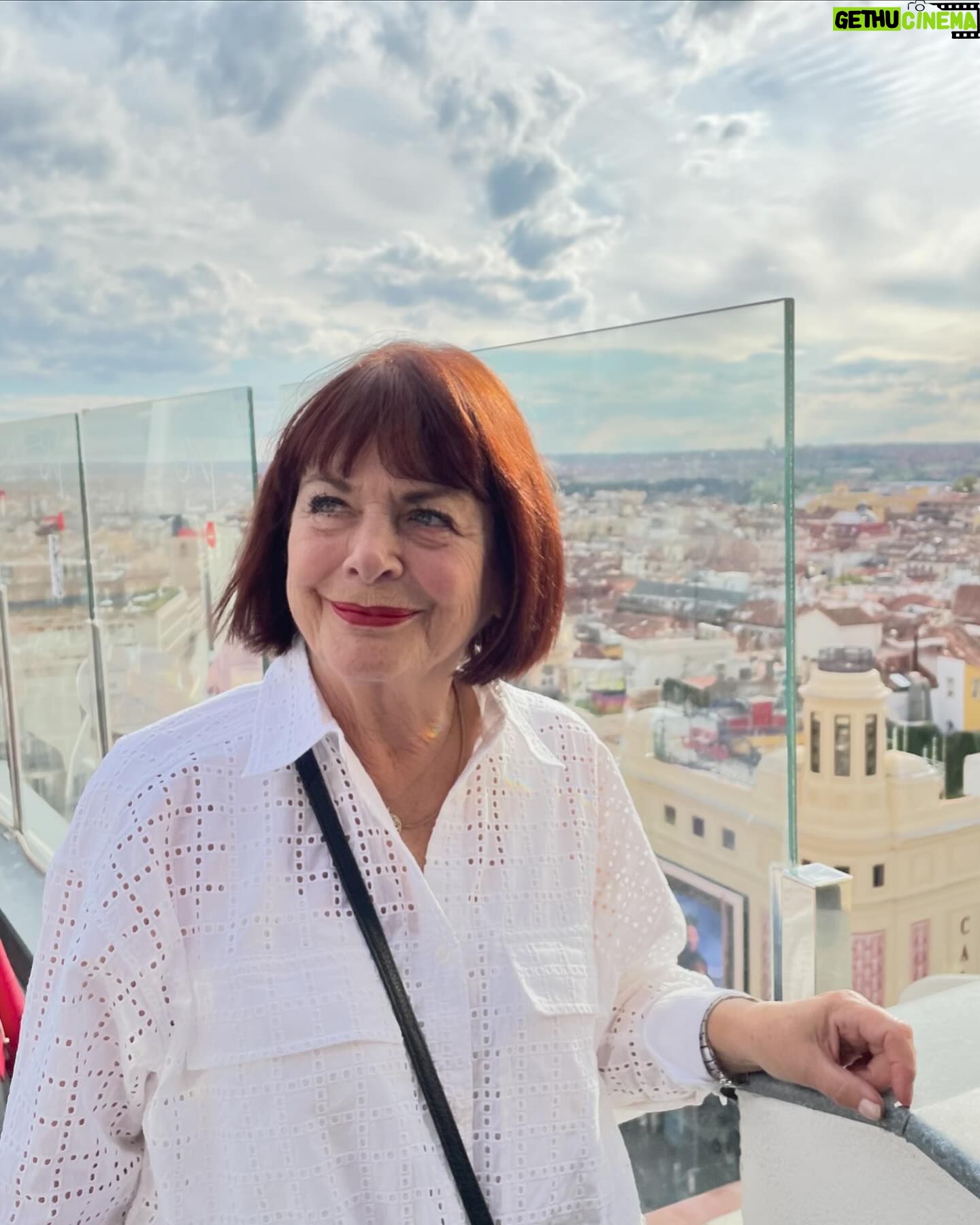 Francisca Aronsson Instagram - Feliz cumpleaños a la abuela más bella persona, cariñosa, atenta, cálida e icono. Te amo tanto , tanto que no puedo ni escribirlo. Eres la mejor del mundo ❤️ Por ahí me contaron que cuando llegué a casa después de nacer, te vi y me quedé pasmada contigo. Desde bebé sabía que serías de mis personas favoritas en esta tierra.
