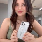 Francisca Aronsson Instagram - Estoy muy emocionada por recoger mi nuevo iPhone 15 y sacarle todo el provecho para mi trabajo en el día a día. Y lo mejor es que ahora en iShop puedo asegurar mi nuevo equipo iPhone con el seguro de Insurama. Tú también puedes asegurar tu iPhone y cualquier equipo de Apple en iShop contra robos, golpes o accidentes. ¿Y tú que esperas de un celular? ¡Comenta abajo! Adquiérelo en tiendas o vía online: @ishopperu #iPhone15 #iPhone15Pro #Apple #Ishop #Publicidad