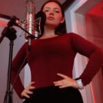 Francisca Aronsson Instagram - Nuevo cover ❤️ “Adiós” de @mariabecerra . Besos, espero les guste!! Que canciones les gustaría verme cantar?? 🎶 Agradecimientos: Productor: @benjiburga Videografos: @mathias_3.jpg @nathan_tesse Editora: @ximenamaticorena_ Director: @torino.of