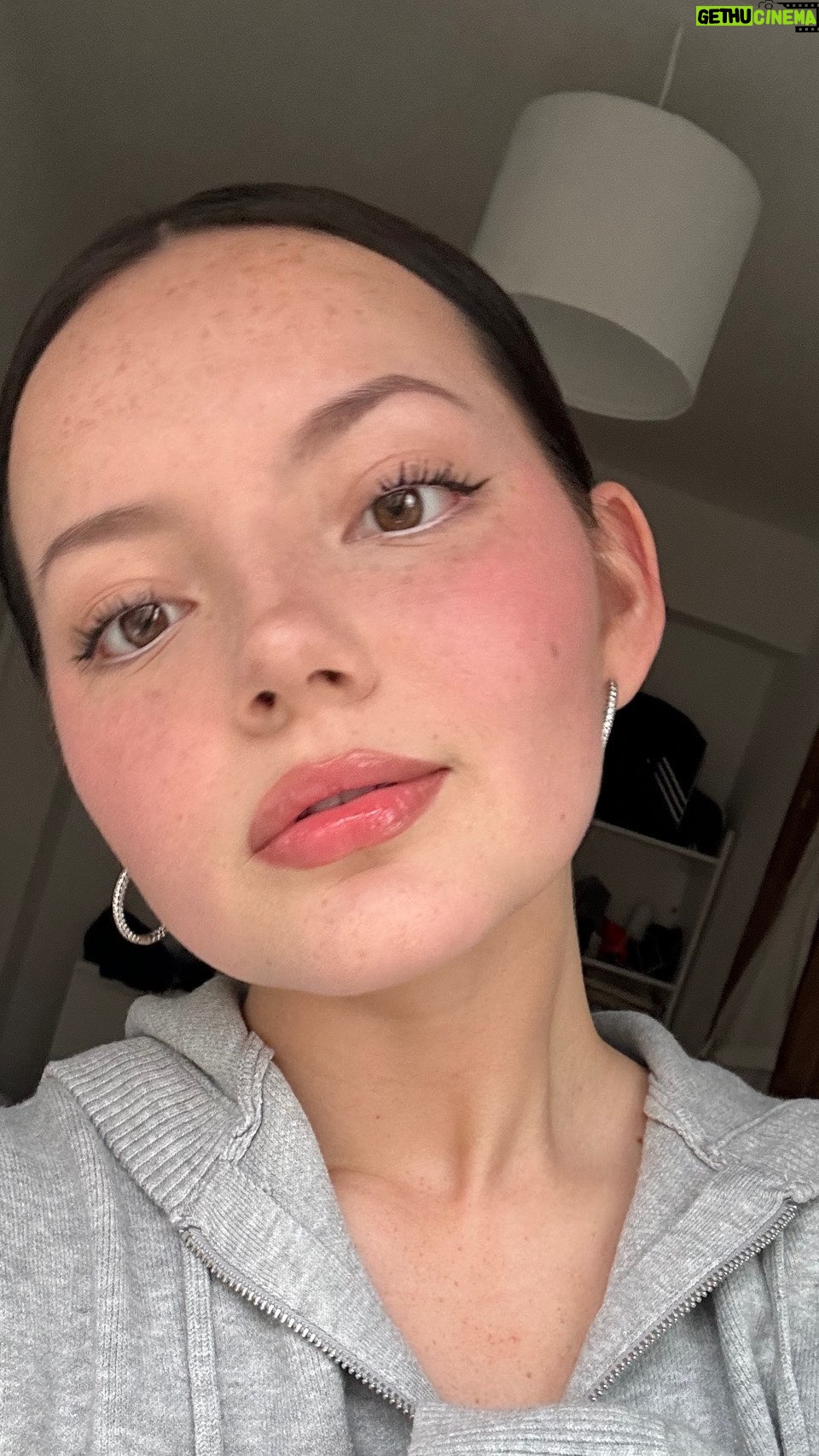 Francisca Aronsson Instagram - Descubre la magia de cuidar tu piel con @bepanthenpe Derma 🌿. Su gel facial deja mi piel libre de impurezas 🧼 su loción hidratante diaria no solo la nutre, ¡sino que también la protege del sol con SPF! 🌞. Y con su loción corporal, mi piel se siente suave y radiante todo el día ✨. ¡Todo lo que necesitas para una piel sensible y radiante! #publicidad