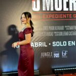 Francisca Aronsson Instagram - Mañana jueves se estrena la película “Vivo O Muerto; el expediente García” en todos los cines del Perú 🇵🇪! Si la ven me comentan que les pareció. Felicidades al director @jorge_prado_alvarado y productores @martincasapia @jorgelgegren etc. Mi vestido : @garcia_morilo_atelier Jzapatos: @stevemaddenperu Joyas : @diosah_joyas