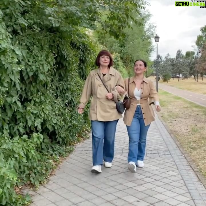 Francisca Aronsson Instagram - Feliz cumpleaños a la abuela más bella persona, cariñosa, atenta, cálida e icono. Te amo tanto , tanto que no puedo ni escribirlo. Eres la mejor del mundo ❤️ Por ahí me contaron que cuando llegué a casa después de nacer, te vi y me quedé pasmada contigo. Desde bebé sabía que serías de mis personas favoritas en esta tierra.