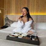 Francisca Aronsson Instagram – El desayuno es mi momento favorito del día 🩷.
El de ustedes también? Que acostumbran desayunar? Compartan sus recetas 👀.

Hotel: @hotelmagnoliacl
#Publicidad