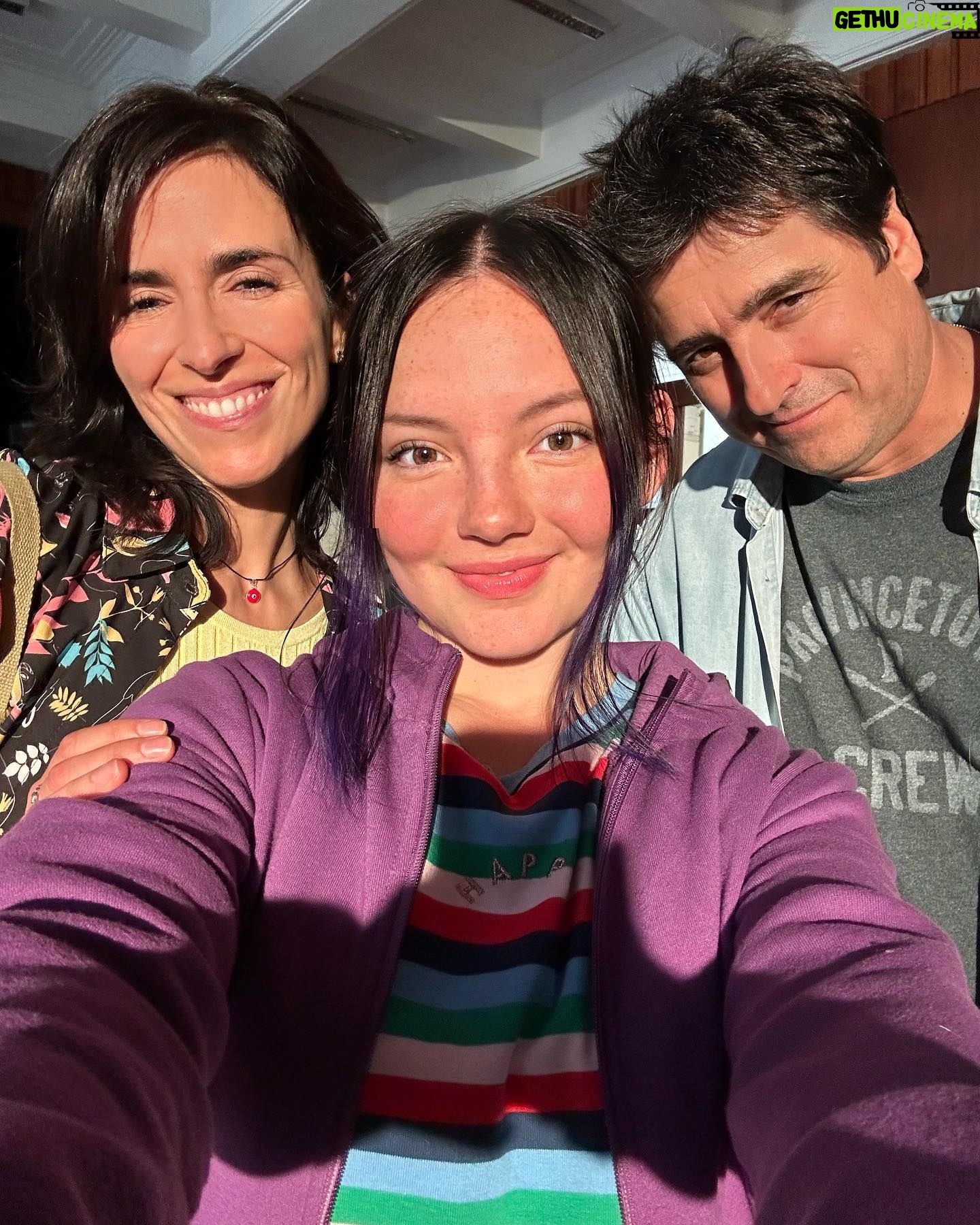 Francisca Aronsson Instagram - Que compañeros más divertidos y talentosos ❤️. Gracias por hacer ameno el rodaje de la película #PerraVida 👀! Con ganas de que vean el trabajo que hemos hecho en equipo 🎬 Gracias @zabaletachile y @pazbascuactriz ❤️