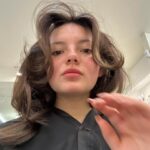Francisca Aronsson Instagram - Los ojos no guardan secretos. Menos los míos jajajajaja, mis amigos sabrán… Por cierto que pelazo me ha dejado mi querido estilista @fabian_beauty_coach ❤️ un genio.