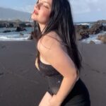 Francisca Aronsson Instagram - Hoy hace un año estábamos en La Palma (Una Isla de Canarias) rodando Hit temp 3 🎬🤍… Ojalá dar fecha de estreno pronto para todas las personas que desean verla✨ Recuerdos especiales en la isla :)