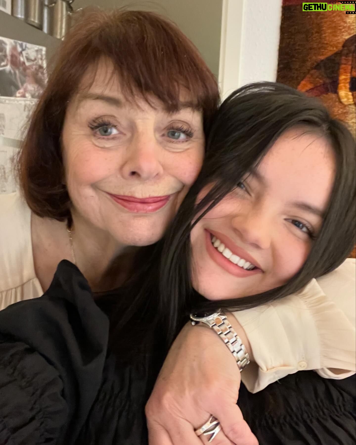 Francisca Aronsson Instagram - Feliz cumpleaños a la abuela más bella persona, cariñosa, atenta, cálida e icono. Te amo tanto , tanto que no puedo ni escribirlo. Eres la mejor del mundo ❤️ Por ahí me contaron que cuando llegué a casa después de nacer, te vi y me quedé pasmada contigo. Desde bebé sabía que serías de mis personas favoritas en esta tierra.