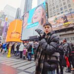 Francisca Estevez Instagram - Oh yeah, estamos en TIMES SQUARE!!!! Dream come true! 🤩 thank you @cetaphilcol and obvio thank you @zamirrvillamil por compartir esta misma felicidad conmigo!!! #GeneracionCeta 💙💚💙💚