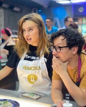Francisca Estevez Instagram - Hagan swipe hasta el final para una sorpresa! 😎
LUNES 29 DE MAYO 8:00 PM ESTRENO DE @masterchefcelebrityco 😝❤️‍🔥