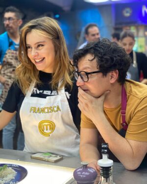 Francisca Estevez Instagram - Hagan swipe hasta el final para una sorpresa! 😎
LUNES 29 DE MAYO 8:00 PM ESTRENO DE @masterchefcelebrityco 😝❤️‍🔥