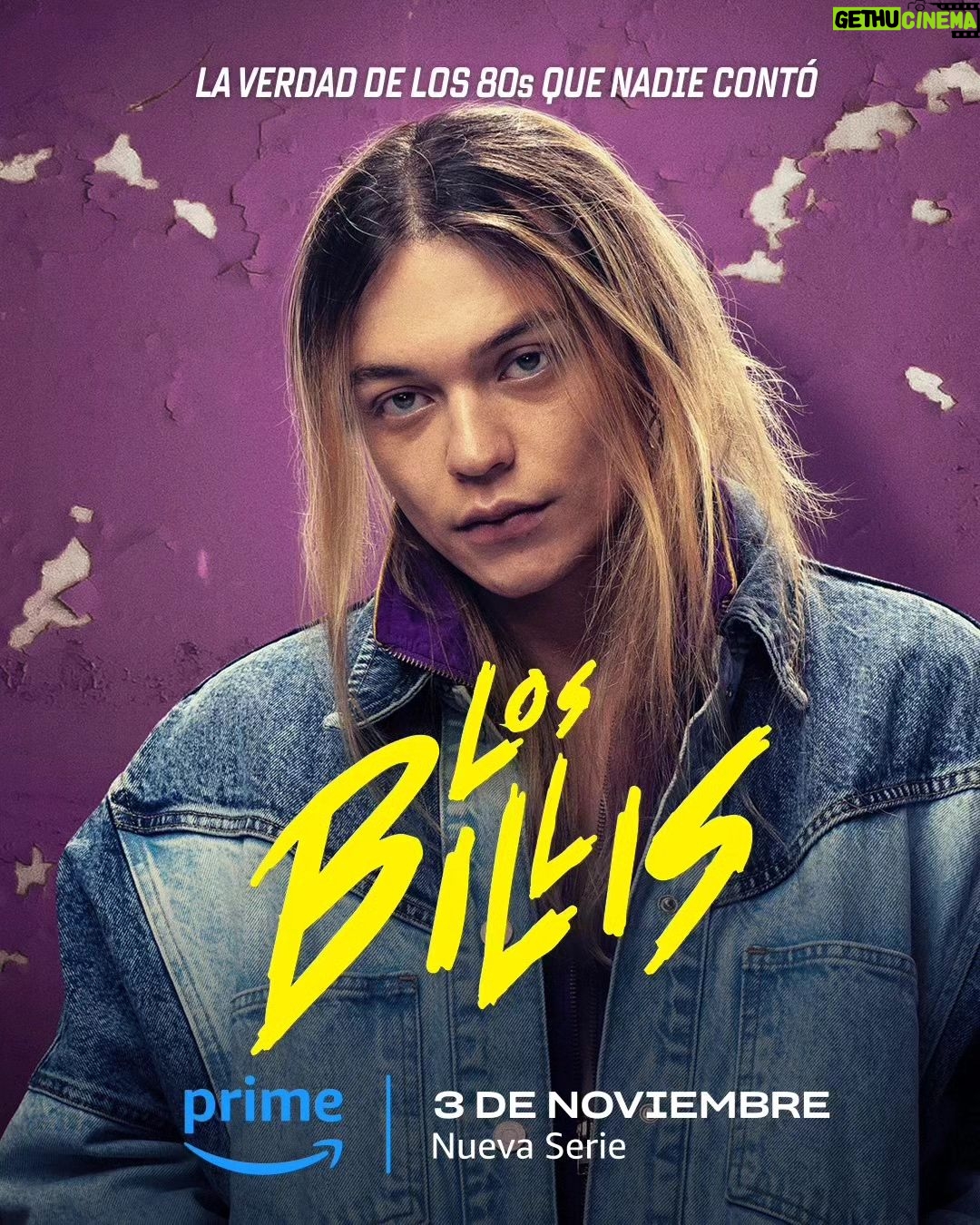Francisca Estevez Instagram - Era mejor cambiarse de acera que toparse con ellos en la calle. 🏃🏽💨 #LosBillis, nueva serie este 3 de noviembre por #PrimeVideoLAT