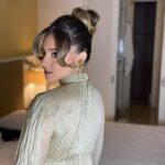 Francisca Estevez Instagram – Gracias !!!!! @catalinaramirezstylist por ser la mejor stylist!! 🤩 fui muy feliz !!♥️

Vestido: @alitzagarciar 
Accesorios: @ayshabilgrami 
Cartera: @analaverde.leather 
Bronceo: @tatanbogota