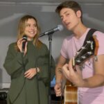 Francisca Estevez Instagram - Me atreví a hacer un cover con @soymanumusica !!🙈 De esta GRAAAAN canción, “El Mismo Lugar” ❤️‍🔥 aquí les dejo este cover pero el video está en YouTube para que vayan y nos vean! 🤍