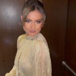 Francisca Estevez Instagram - Gracias !!!!! @catalinaramirezstylist por ser la mejor stylist!! 🤩 fui muy feliz !!♥️ Vestido: @alitzagarciar Accesorios: @ayshabilgrami Cartera: @analaverde.leather Bronceo: @tatanbogota