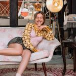 Francisca Estevez Instagram – Let’s take it back ☎️

📷 by: @jakophoto 
Styling by: @vanessarestrepostylist 👗
M & H: @viviana.danico para @glambyalexa 
Locación: @madamecoquete