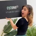 Francisca Estevez Instagram – Quiero mostrarles lo que me llegó. ¡¡¡Creo que es el presskit más grande que he recibido en mi vida!!! Estoy completamente obsesionada con todos los productos 💖. Acá les muestro solo algunos de mis favoritos, que duran las 24h y tienen una cobertura increíble 🫶✨.

Amando la nueva imagen de Studio Look de @cyzone_oficial 💗

#Publicidad #StudioLookCyzone