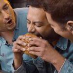 Francisco Saavedra Instagram – 🔥🍔 ¡😱😱😱😱! 🍔🔥
Cuando pruebas la Hamburguesa Receta del Abuelo de 225 gramos ya no hay vuelta a atrás 😎
Descubre todas las delicias de la Receta del Abuelo en @recetadelabuelo 🙌🏼🔥😎

#RecetadelAbuelo #LaRecetaPerfecta #Burger #Sociosde laParrilla
