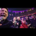 Francisco Saavedra Instagram - ¡Una selfie que vale un recuerdo eterno! Gracias queridos @manaoficial por su tremenda presentación en la tercera noche de @elfestivaldevina ❤️