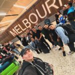 Francisco Saavedra Instagram – Llegamos a Melbourne después de un vuelo directo en @latamairlines de 14 hrs con todas las Pilas para darle vida a esta 3era Aventura de #SociosPorElMundo3
