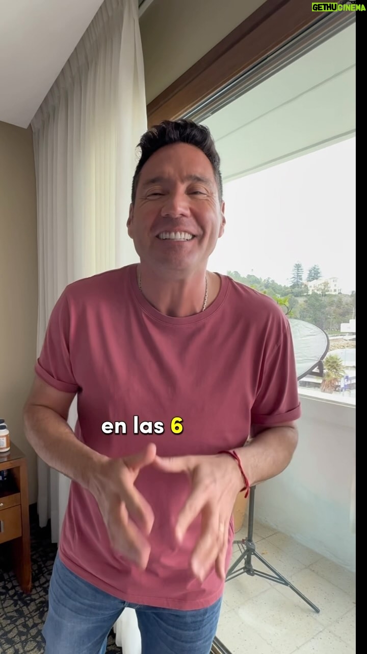 Francisco Saavedra Instagram - Mis amigos de @hushpuppiescl 🐶 querían darle un regalo a ustedes 😱 Pero con un reto especial.. Tenían 1 minuto y medio para no decir ni si ni no ¿Cómo encuentran que lo hicieron?
