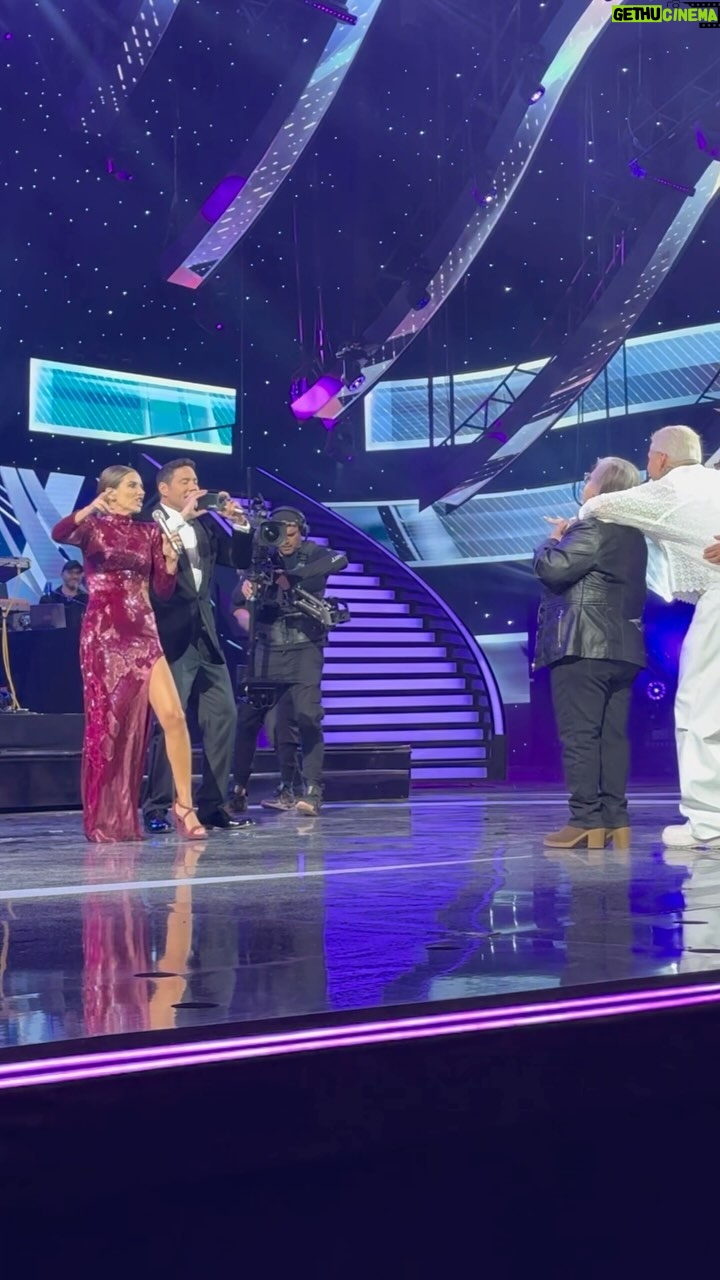 Francisco Saavedra Instagram - Estas son las fotos que le tomé anoche a @youngcister en un momento muy especial junto a su familia. Nos vemos hoy para cerrar @elfestivaldeviña con una fiesta 🎉