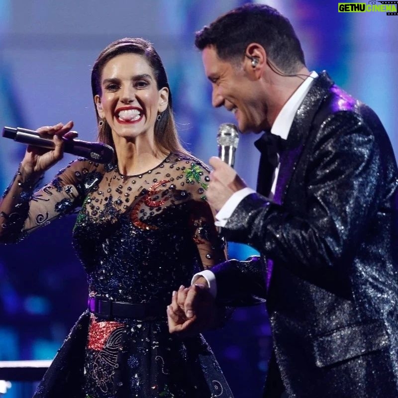 Francisco Saavedra Instagram - Elegantes y con brillantes detalles: Así fue el look de los animadores de Viña2024 en la segunda noche festivalera💫 ¡Soñados! 🤩✨ El festival latino más grande del mundo #Viña2024 ⭐🤩 Del domingo 25 al viernes 1 de marzo 🗓️ #Viña2024 🎤 La energía que nos levanta por las pantallas de #Canal13 y todas sus plataformas 📲💻📺