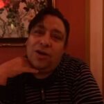 Francisco Saavedra Instagram - Mi amigo querido que tanto extraño @francisfrancoiseoficial estaba revisando vídeos y me encontré con este de Enero del 2013 cuando íbamos a comer a los chinos colas y le mandaste este saludo a la @dominiquegallegooficial y a @manugleztv en esos años en que hacíamos @alfombraroja13 Francis Francoise fue uno de los transformistas más destacados de nuestro país, mi querida amiga Francoise ❤️
