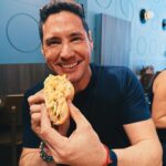 Francisco Saavedra Instagram - Día 0 Paseando por Melbourne y mañana camino a Filipinas para comenzar el Rodaje de #SociosPorElMundo3 hoy conocimos lugares preciosos y comimos un hot dog de camarones