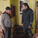 Francisco Saavedra Instagram – Lamentablemente, la mañana de este miércoles 20 de marzo nos enteramos de una triste noticia que llegó desde Puerto Edén. La casa de Don José Navero Leiva, quien nos recibió en su hostal y restaurante, se quemó por completo tras un terrible incendio.
Hoy, sus vecinos, amigos y familiares se están organizando para reunir dinero y poder levantar nuevamente su hogar, todos vamos a cooperar 🇨🇱❤️ cc : @desafiochile