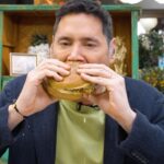 Francisco Saavedra Instagram - Llegó marzo y con eso, todos los trámites del año! Pero que esto no sea excusa para darte un tiempo y 😎🔥 probar la Hamburguesa Artesanal de #RecetaDelAbuelo 🔥😎 Especialmente pensada para la parrilla con tus amigos. #Burger #LaRecetaPerfecta #Artesanal