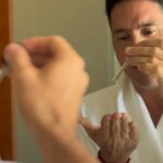 Francisco Saavedra Instagram - Durante los días de festival me acompañó @skinceuticals, marca #1 médico-estética en el mundo con más de 30 años de investigación científica, me dió a conocer la importancia sobre el uso de antioxidantes en la piel. Me ha ayudado un montón a prevenir, corregir y proteger mi rostro #SkinCeuticalsCl #SKCPartner #Publicidad